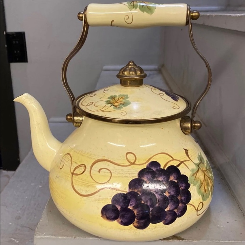 Ceramic teapot